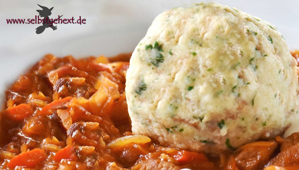 Was koche ich heute? Veganes Gartengulasch und Petersilienknödel ...