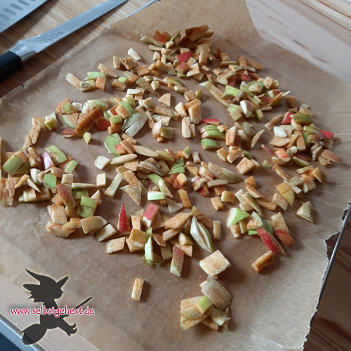 Äpfel zum Trocknen, für Tee